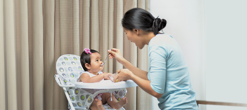 Baby’s First Solid Meal: Things to Keep in Mind